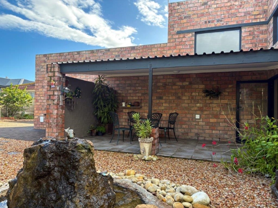 3 Bedroom Property for Sale in Stilbaai Wes Western Cape